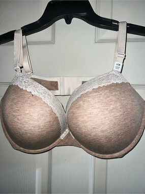 Victoria's Secret Lace Underwire Bra in Brown Size 40D NWT